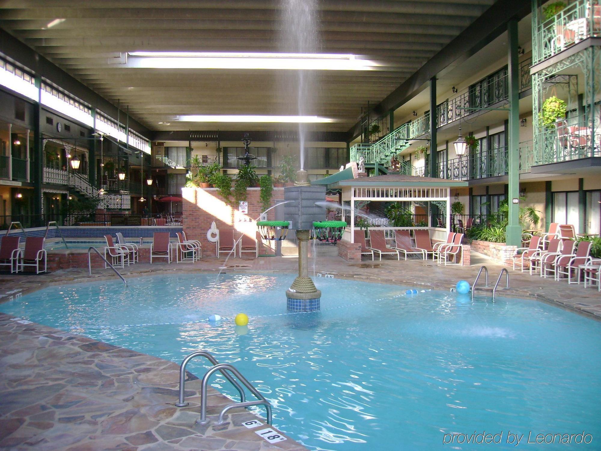 Holiday Inn Perrysburg French Quarter Съоръжения снимка