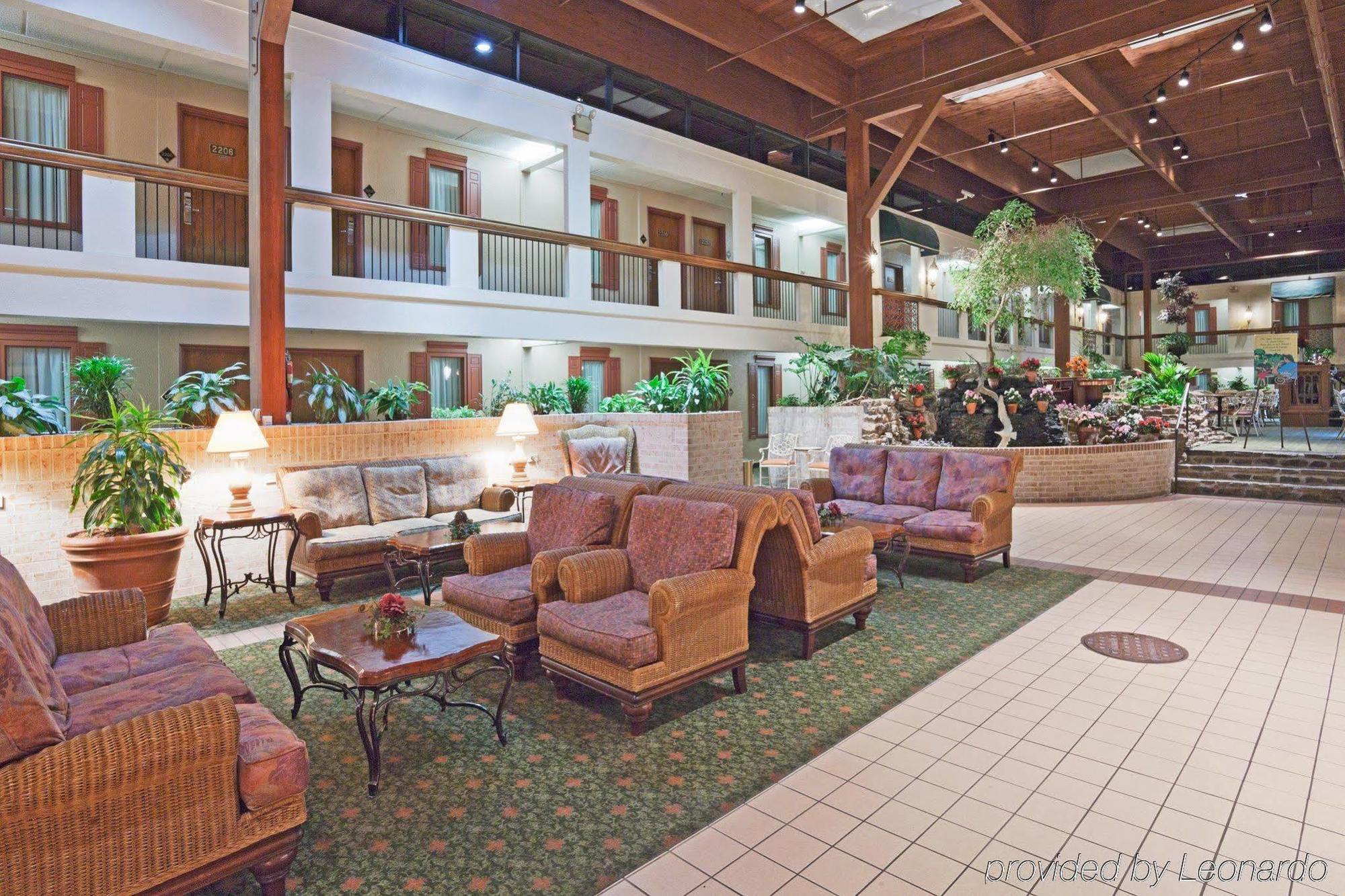 Holiday Inn Perrysburg French Quarter Екстериор снимка