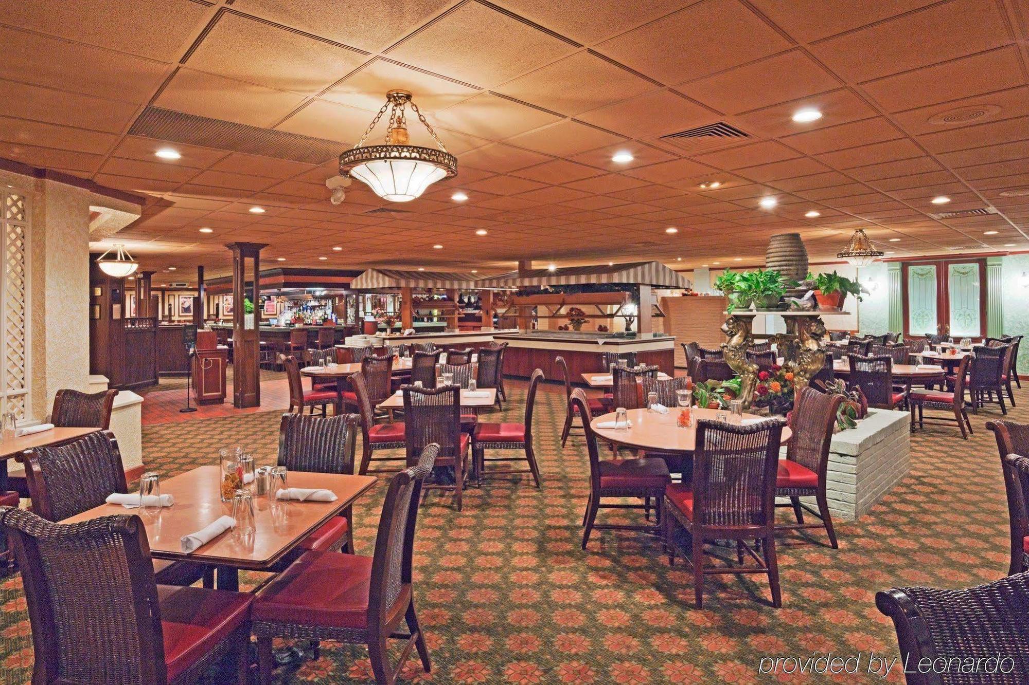 Holiday Inn Perrysburg French Quarter Ресторант снимка